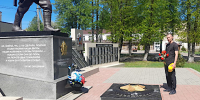 Представители местных отделений партии СРЗП возложили цветы к воинским мемориалам - Справедливая Россия