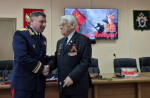 В Тамбовской области руководитель следственного управления вручил ветерану Александру Тимофеевичу Храмцову ведомственную медаль «80 лет Победы в Великой Отечественной войне 1941-1945 гг.»