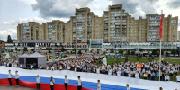 В Тамбове в честь Дня России развернули 89-метровый триколор - Комсомольская Правда
