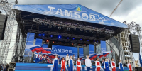 В Тамбове у "Кристалла" развернули 89-метровый российский триколор - OnlineTambov.Ru
