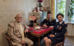 Руководитель и сотрудники следственного управления СК России по Тамбовской области поздравили ветерана Великой Отечественной войны Александра Тимофеевича Храмцова с днем рождения