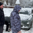 В Тамбове росгвардейцы помогли жителям справиться с затруднительными ситуациями на дороге из-за непогоды - Росгвардия